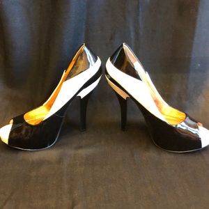 BCBG ENERATION HEELS